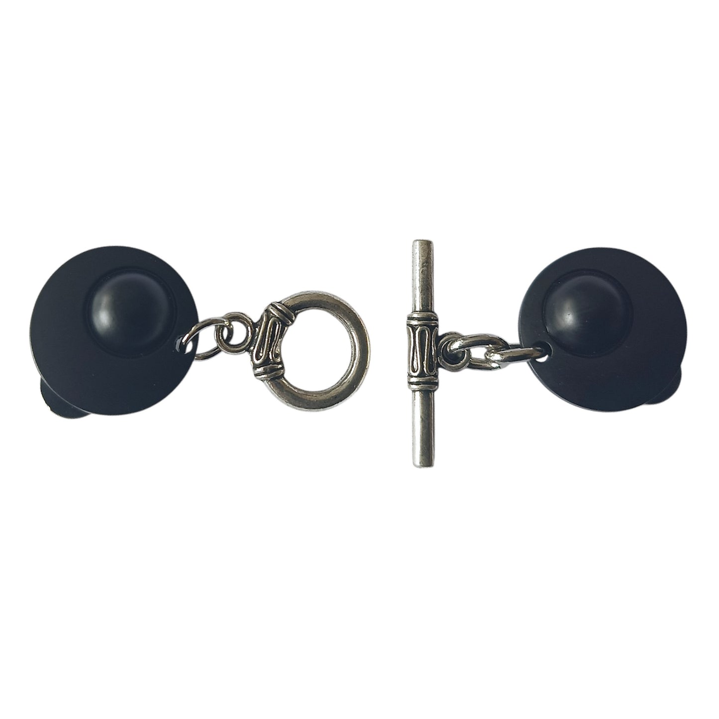Matzwarte handgemaakte vestclip met decoratieve T-bar sluiting en ronde vormen, stijlvol open ontwerp
