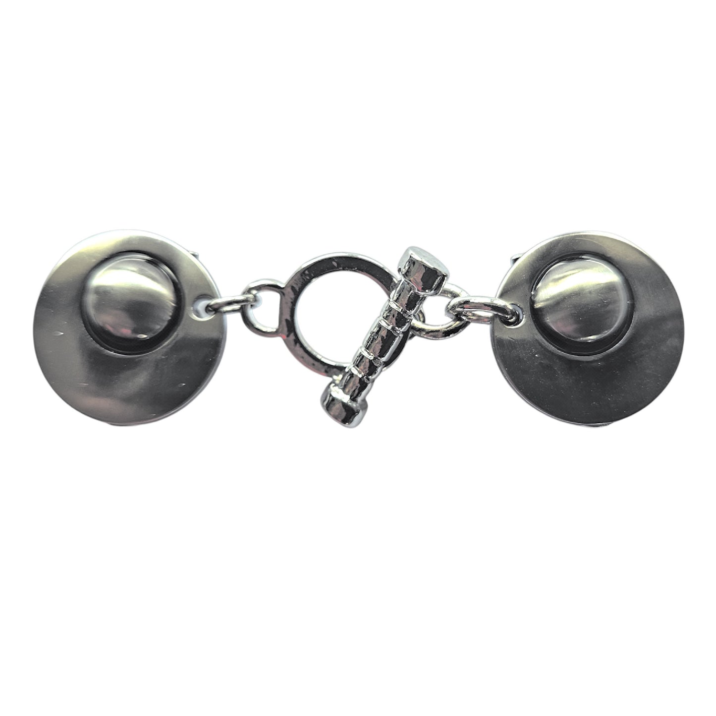Zilverkleurige vestclip met gesloten geribbelde T-bar sluiting en ronde knopen, handgemaakt en modern design