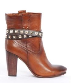 Riemen - bruin met zilveren studs lang (prijs per paar)
