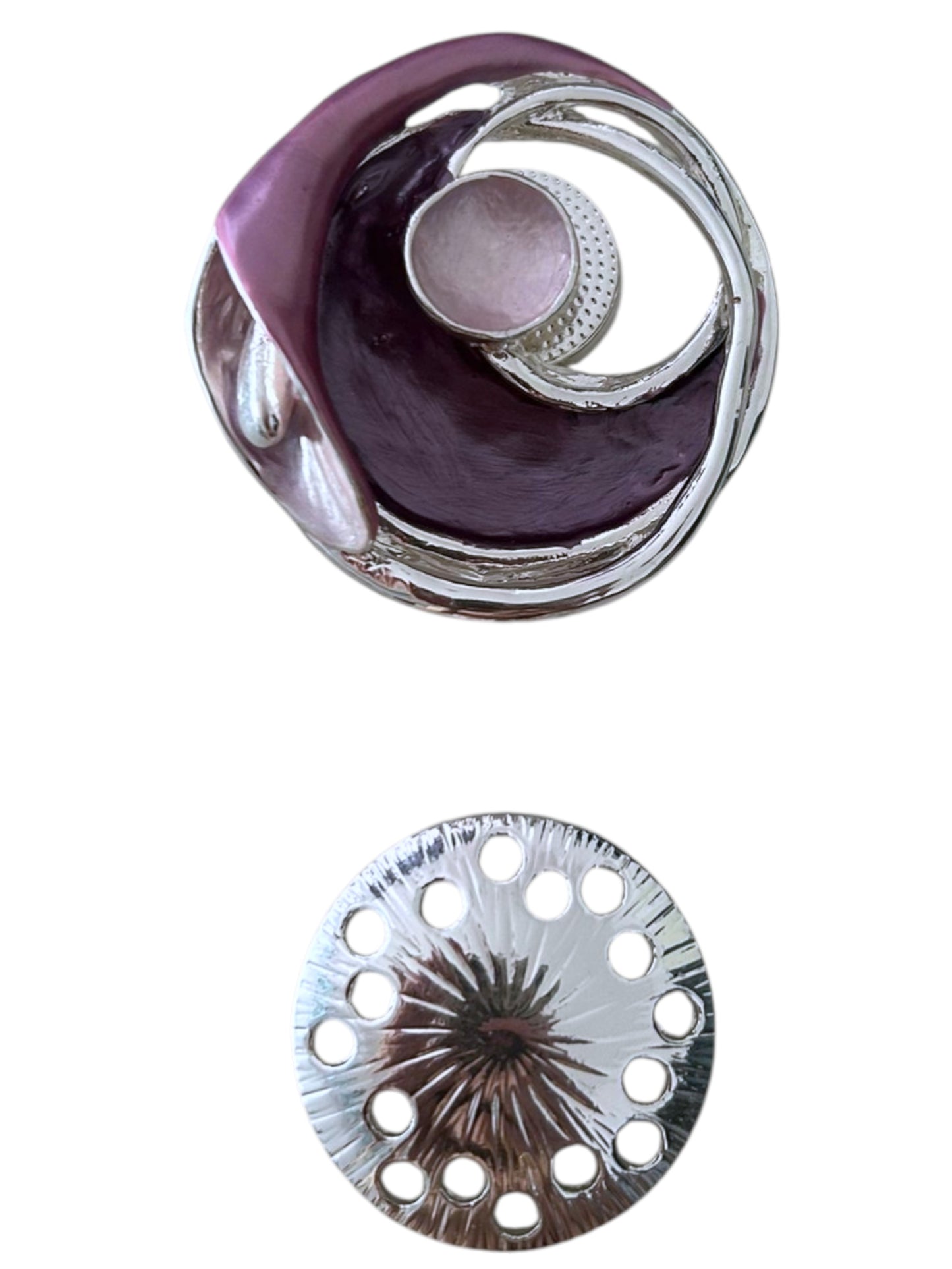 Magneetbroche Nr.50 Paarse Gloed met ronde vormen in paarse tinten, zilverkleurige details en elegante uitstraling.