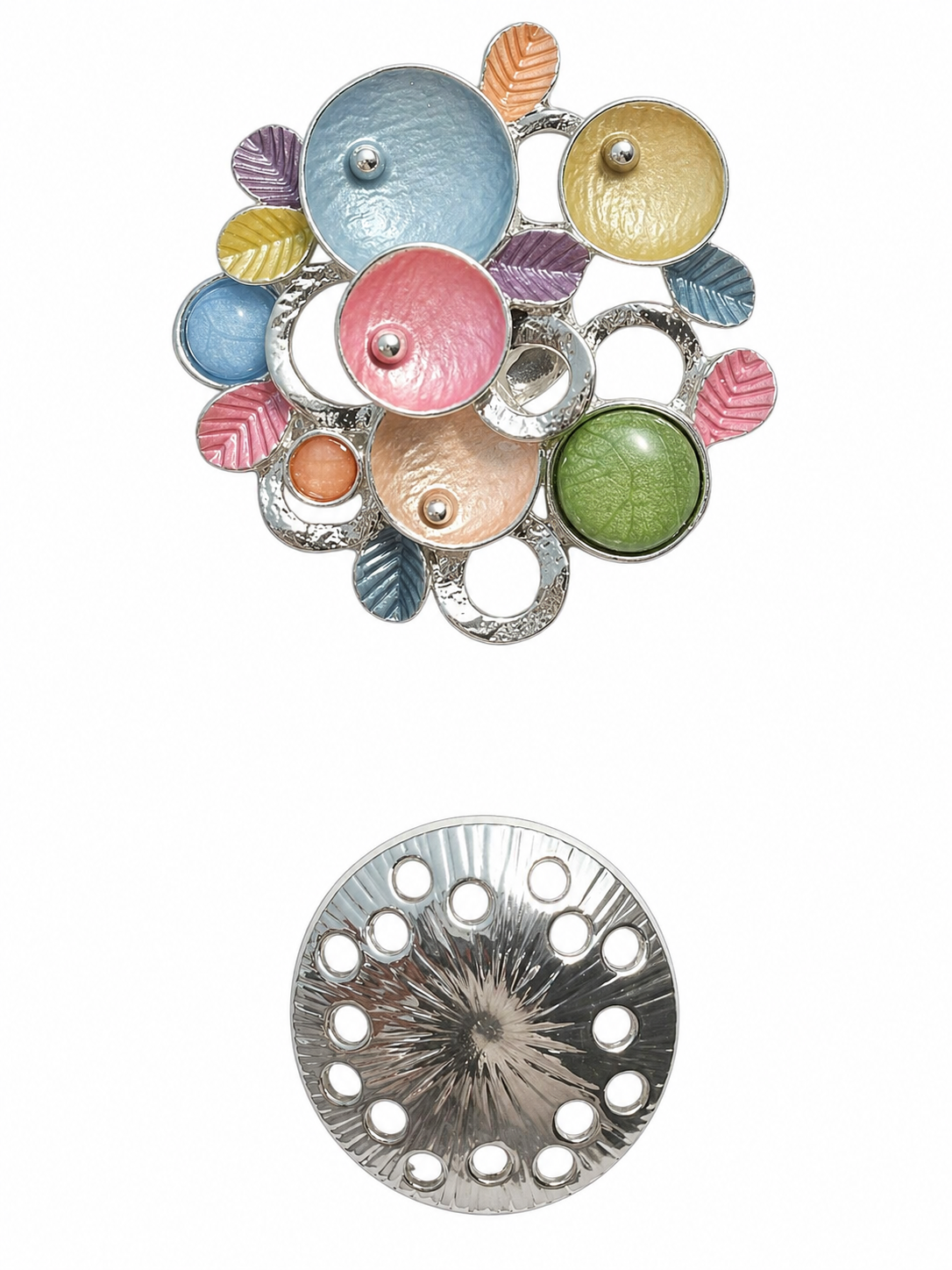 Magneetbroche Nr.67 Kleurrijke Bloemenmix met pastelkleuren, ronde vormen en verfijnde zilverkleurige details.