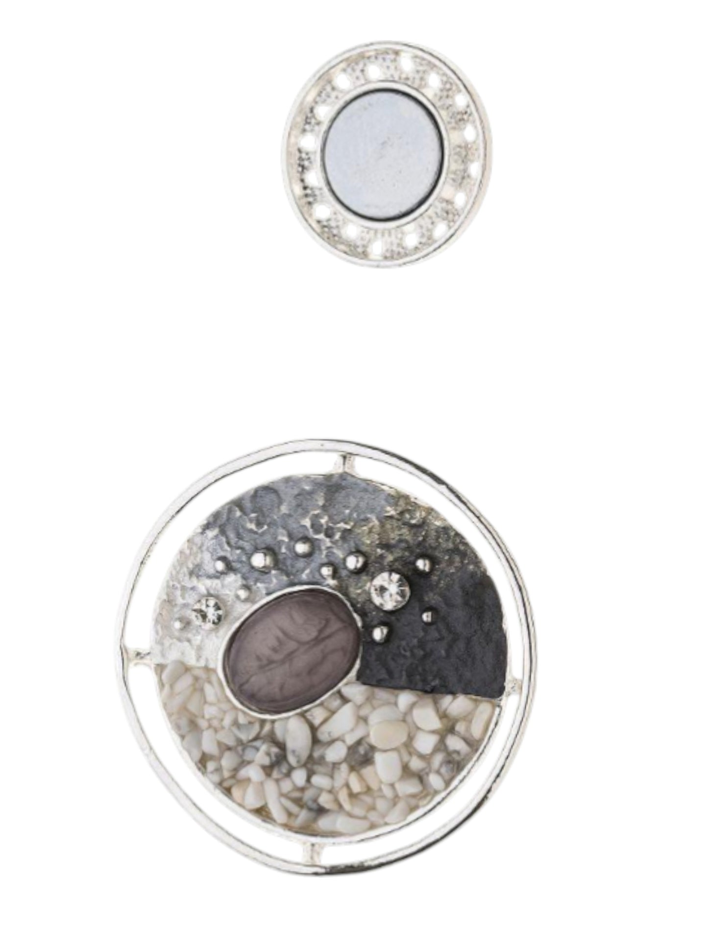 “Magneetbroche Zilveren Mozaïek Cirkel met zilvergrijze structuur, natuurstenen details en ronde elegante vorm.”