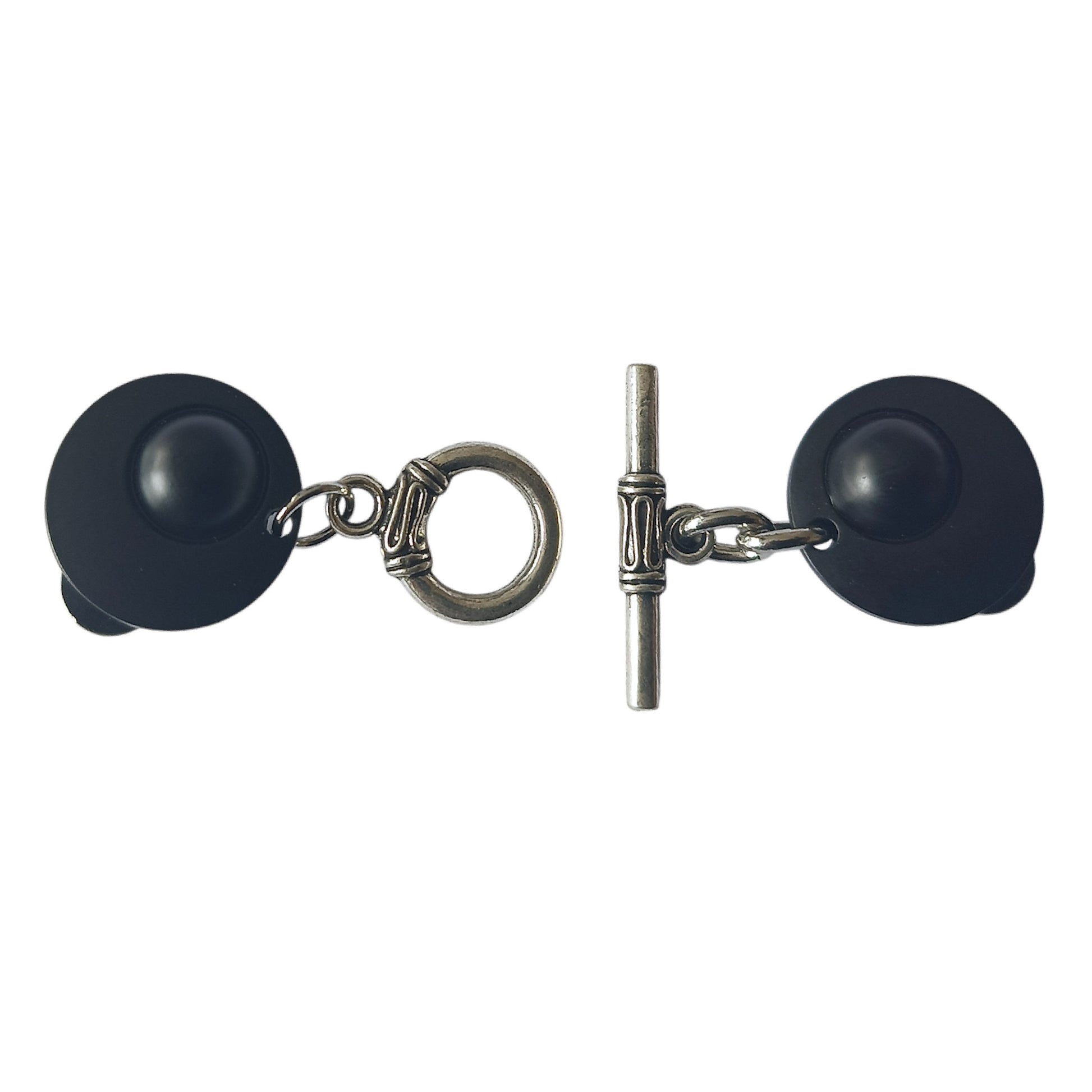 Matzwarte handgemaakte vestclip met decoratieve T-bar sluiting en ronde vormen, stijlvol open ontwerp