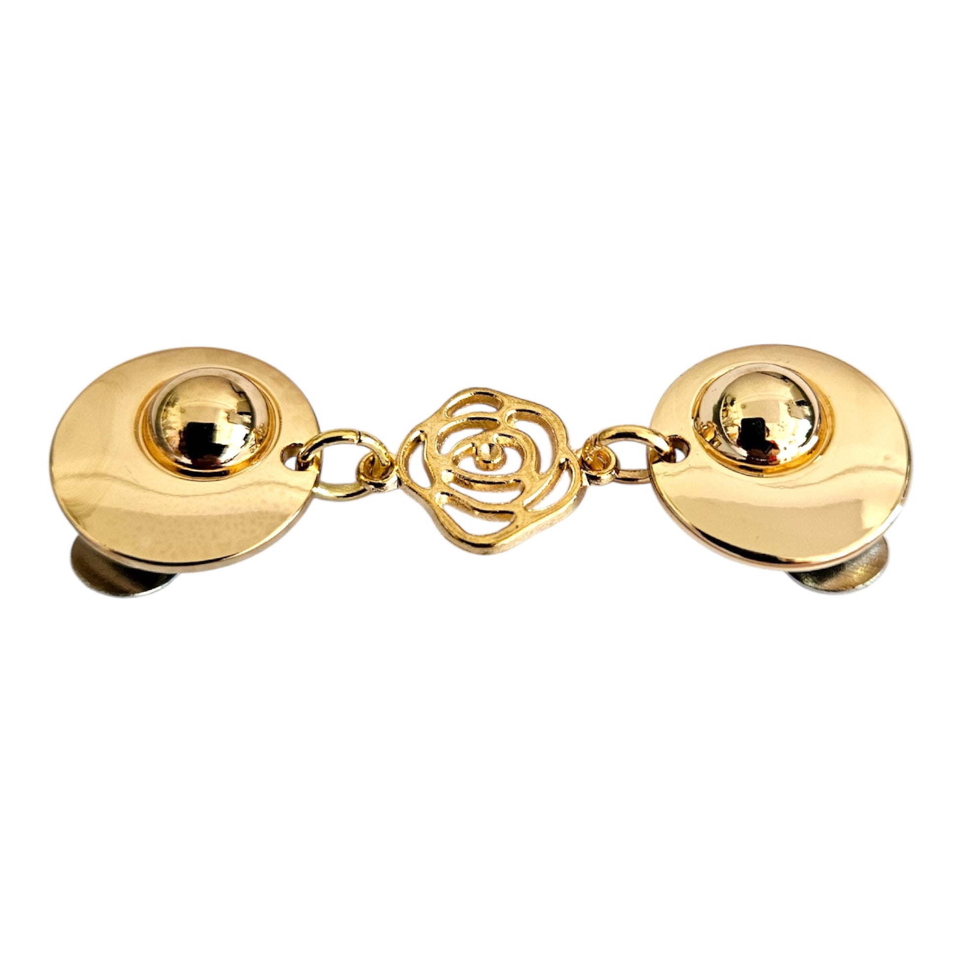Goudkleurige vestclip met opengewerkte roos – een subtiel symbool van liefde en elegantie om uw vest mooi te sluiten