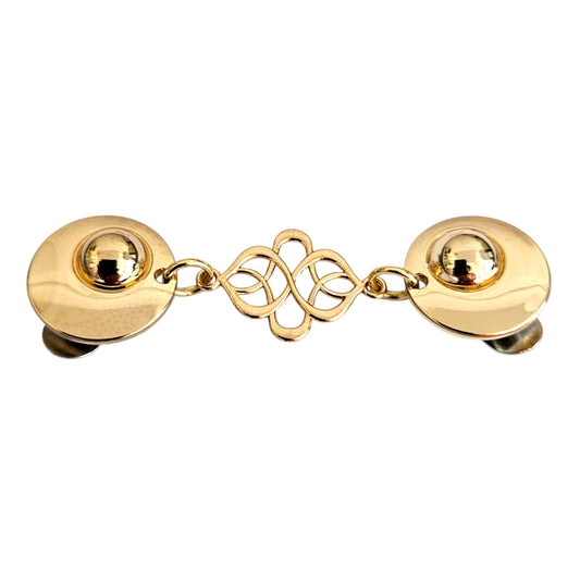 Goudkleurige vestclip met symbool van verbondenheid – elegant en betekenisvol detail om uw vest stijlvol te sluiten