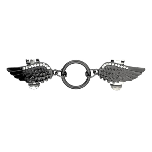 Zwarte vleugelclip met glinsterende strass en ronde middenring, symbool voor vrijheid en kracht, ideaal voor vest of sjaal