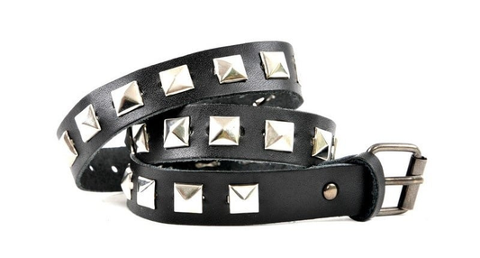 Riemen - Zwart met zilveren studs lang (prijs per paar)