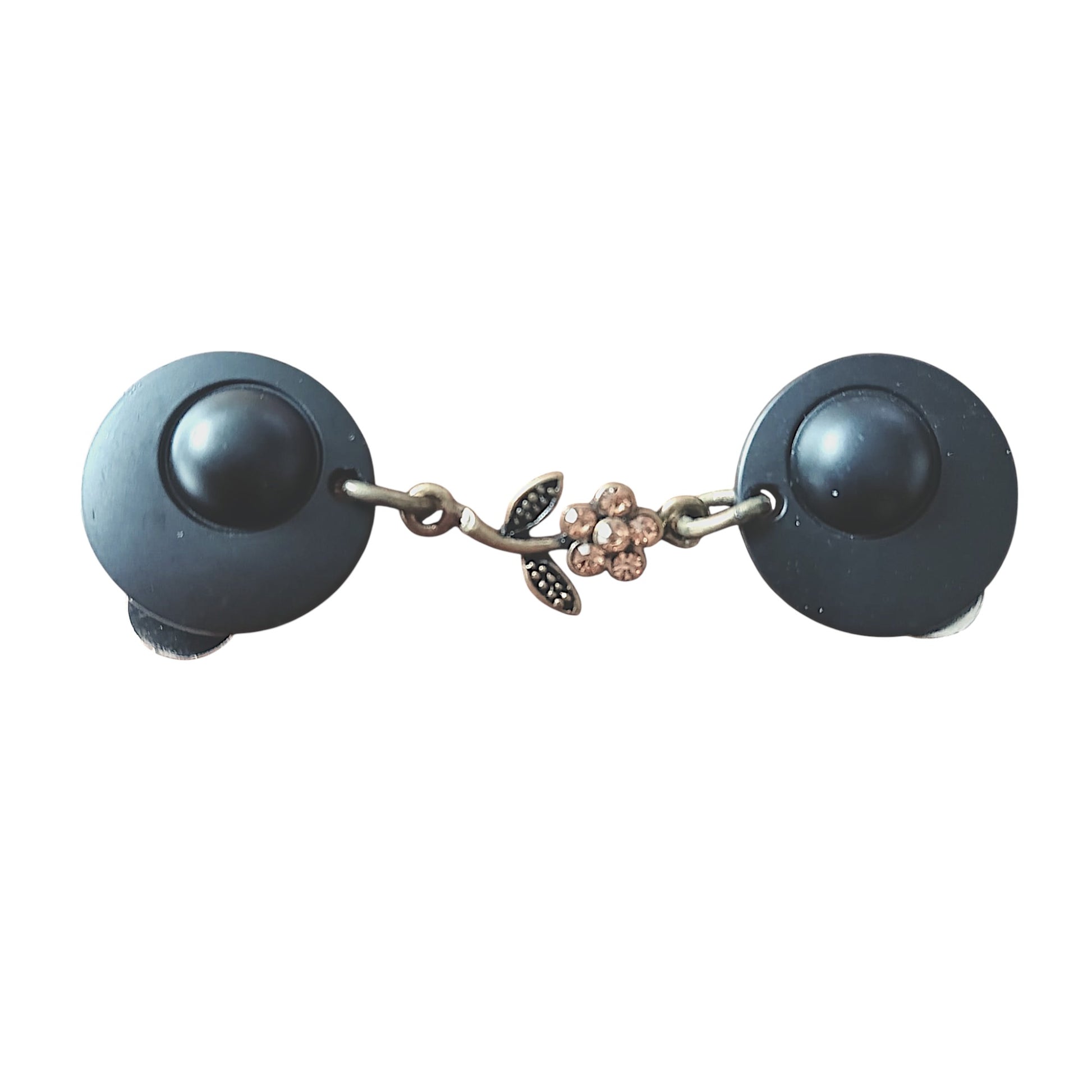 “Fashionclip met zwarte ronde clips en bloemdetail verfijnde en elegante uitstraling.”
