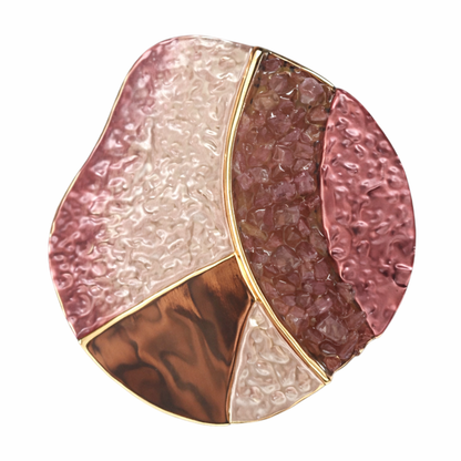 Magneetbroche Nr.20 Rosé Harmonie met zachte rosé- en roze tinten, organische vormen en verfijnde goudkleurige accenten.