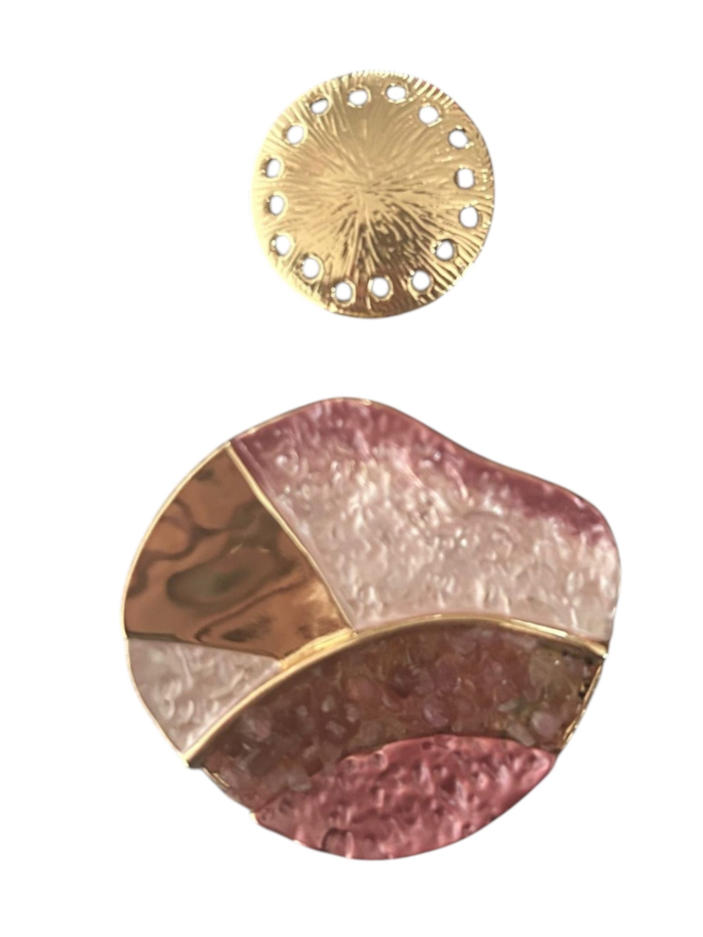 Magneetbroche Nr.20 Rosé Harmonie met zachte rosé- en roze tinten, ronde vormen en goudkleurige details inclusief losse magneetsluiting.