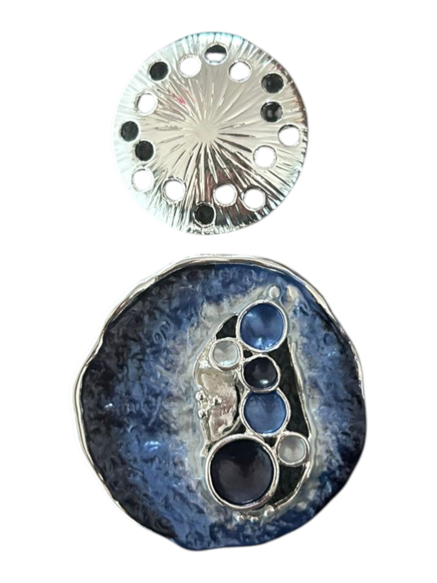 Magneetbroche Nr.71 Donkerblauwe Pracht met diepe blauwtinten, ronde accenten.