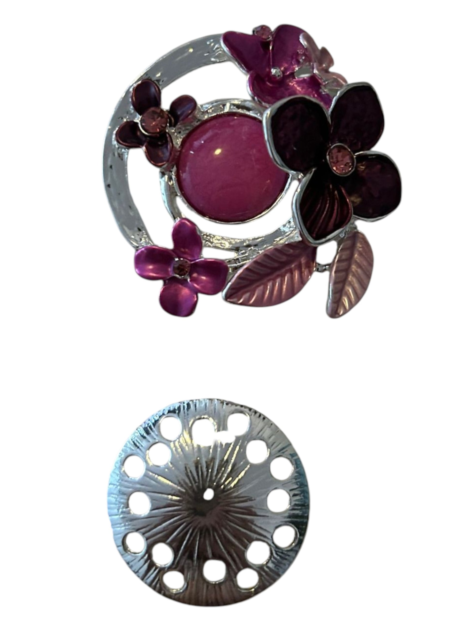 Magneetbroche paars/roze Bloemenkring met bloemen in diepe paars- en roze tinten, ronde vorm en zilverkleurige details