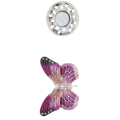 “Magneetbroche Roze Vlinder met sierlijke vleugels in roze- en paarstinten, speels en elegant te dragen zonder gaatjes in uw kleding.”