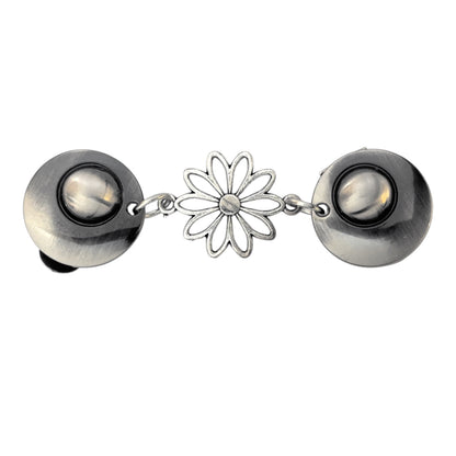 Vestsluiting Daisy zilver met zilverkleurige clips en bloemvormige tussenbedel, elegante Fashionclip voor het sluiten van vesten.