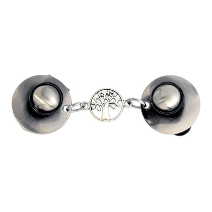 Vestsluiting De Kleine Levensboom met zilverkleurige clips en verfijnde levensboom tussenbedel, elegante Fashionclip voor het sluiten van vesten.