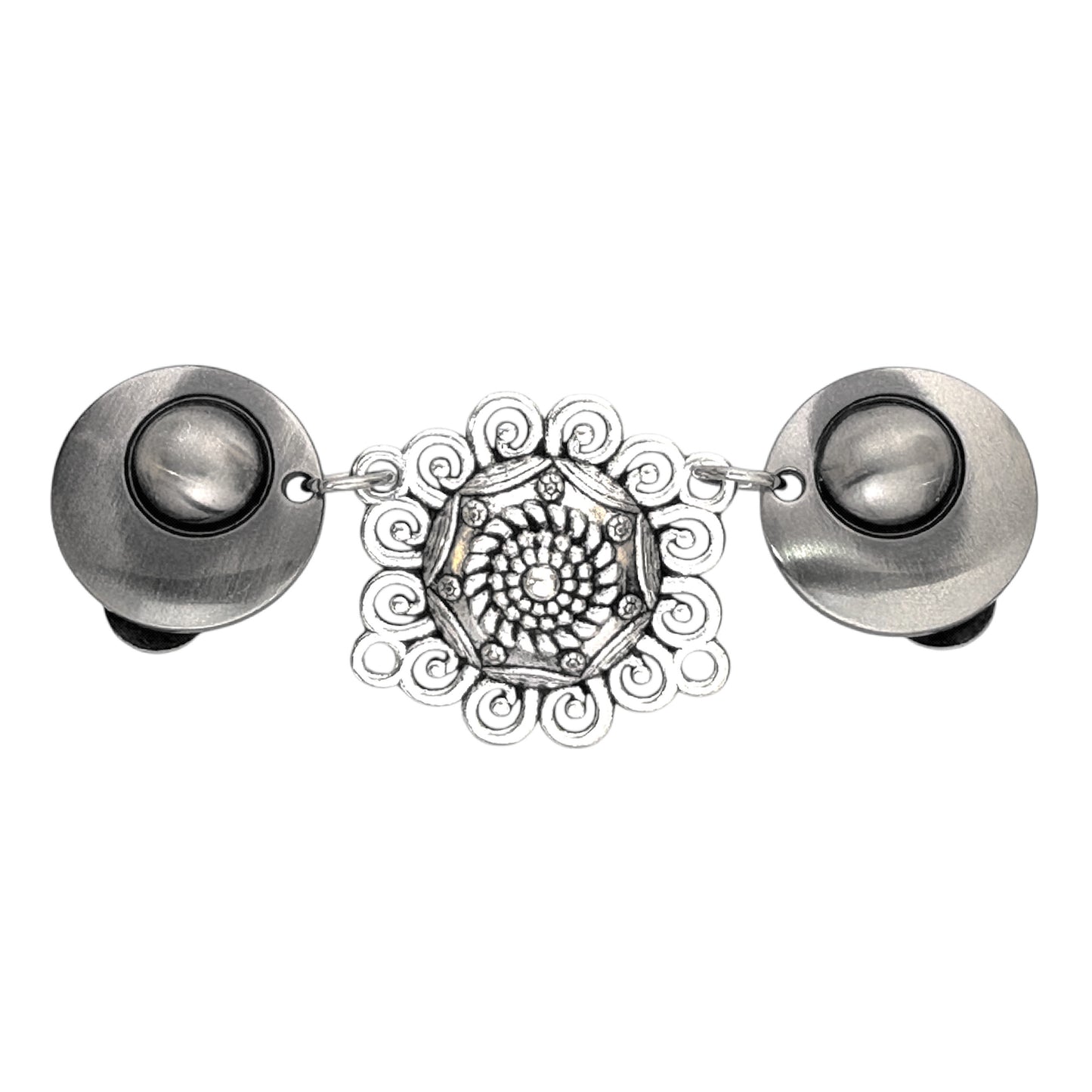 Vestsluiting De Knoopkunst met zilverkleurige clips en sierlijke tussenbedel met verfijnd ornamentpatroon, elegante Fashionclip voor vesten.