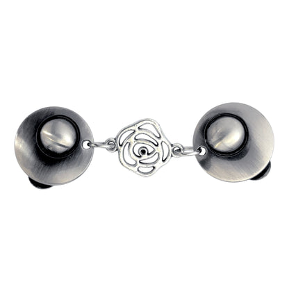 Vestsluiting De Open Roos zilver met zilverkleurige clips en opengewerkte rozenbedel, elegante Fashionclip voor het sluiten van vesten.