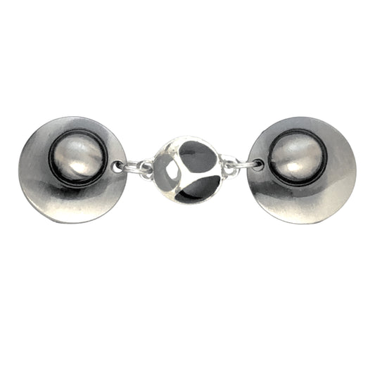 Vestsluiting Drie tinten Grijs met zilverkleurige clips en ronde tussenbedel in moderne grijstinten, elegante Fashionclip voor vesten.
