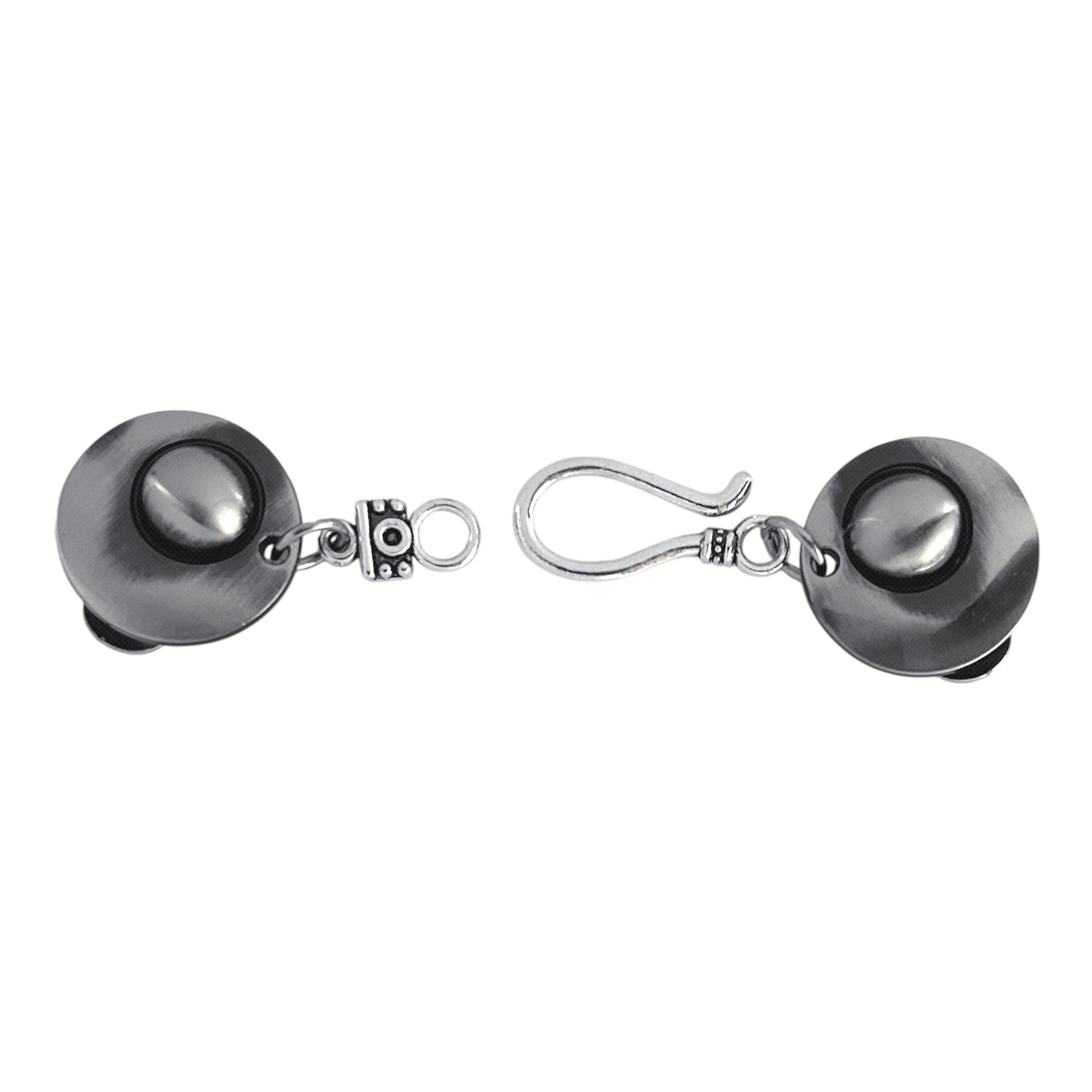 Vestsluiting haak en oog zilver met zilverkleurige clips en elegante haaksluiting, praktische Fashionclip voor het sluiten van vesten.
