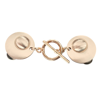 “Vestsluiting houtje-touwtje goud met ronde clips en klassieke T-bar sluiting, elegante en tijdloze uitstraling.”