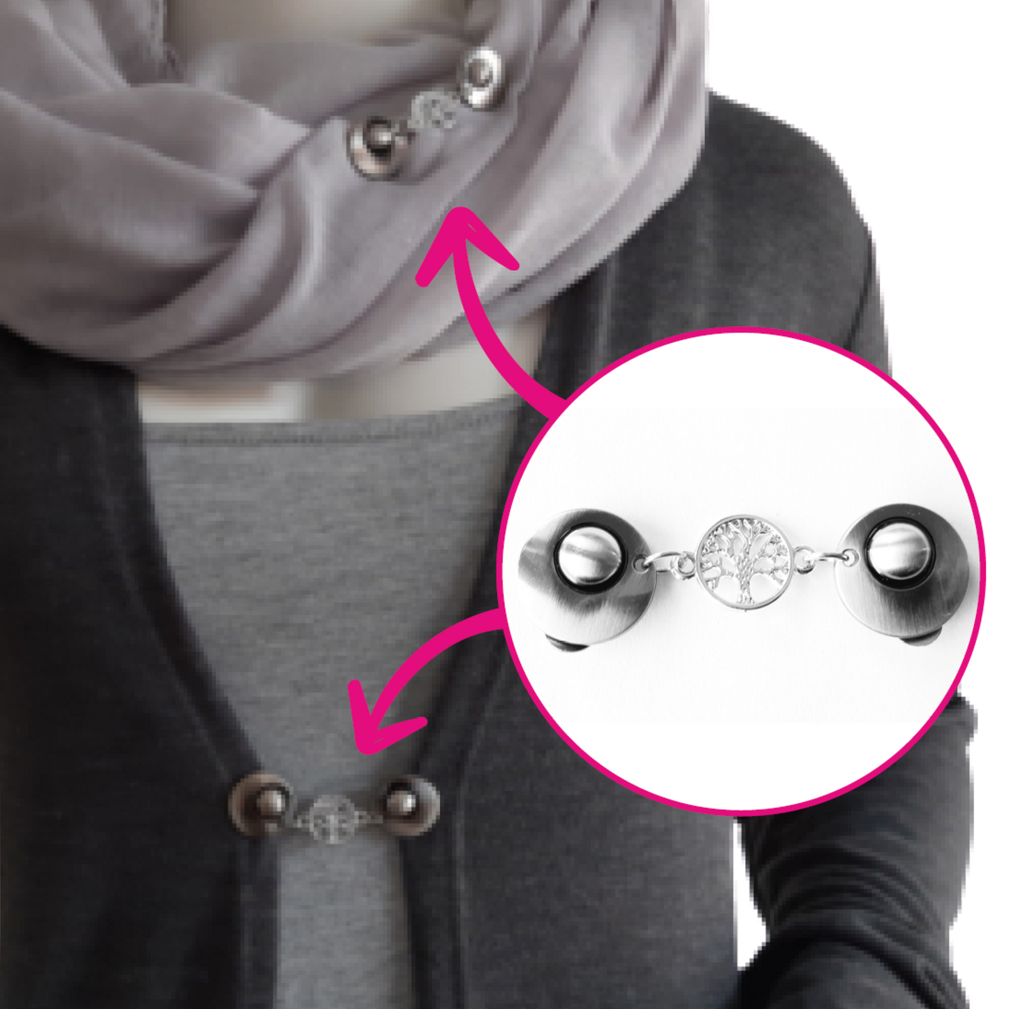 Vestsluiting Levensboom zilver gebruikt op zowel een sjaal als een vest. Een veelzijdige Fashionclip die kleding stijlvol bij elkaar houdt zonder spelden.